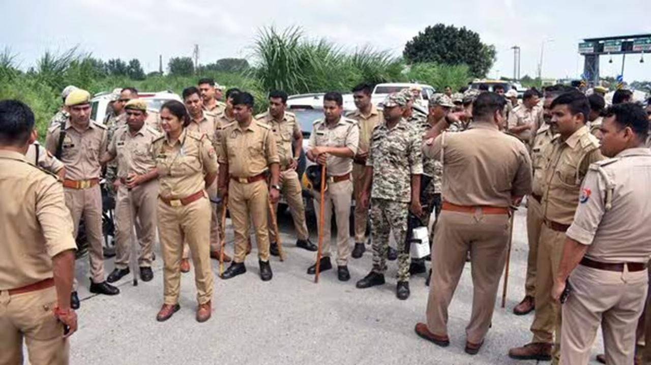 ভারতে বোমা হামলার হুমকি, ৪০০ কেজি বোমা নিয়ে মুম্বাইয়ে ঘুরছে ৩৪ গাড়ি